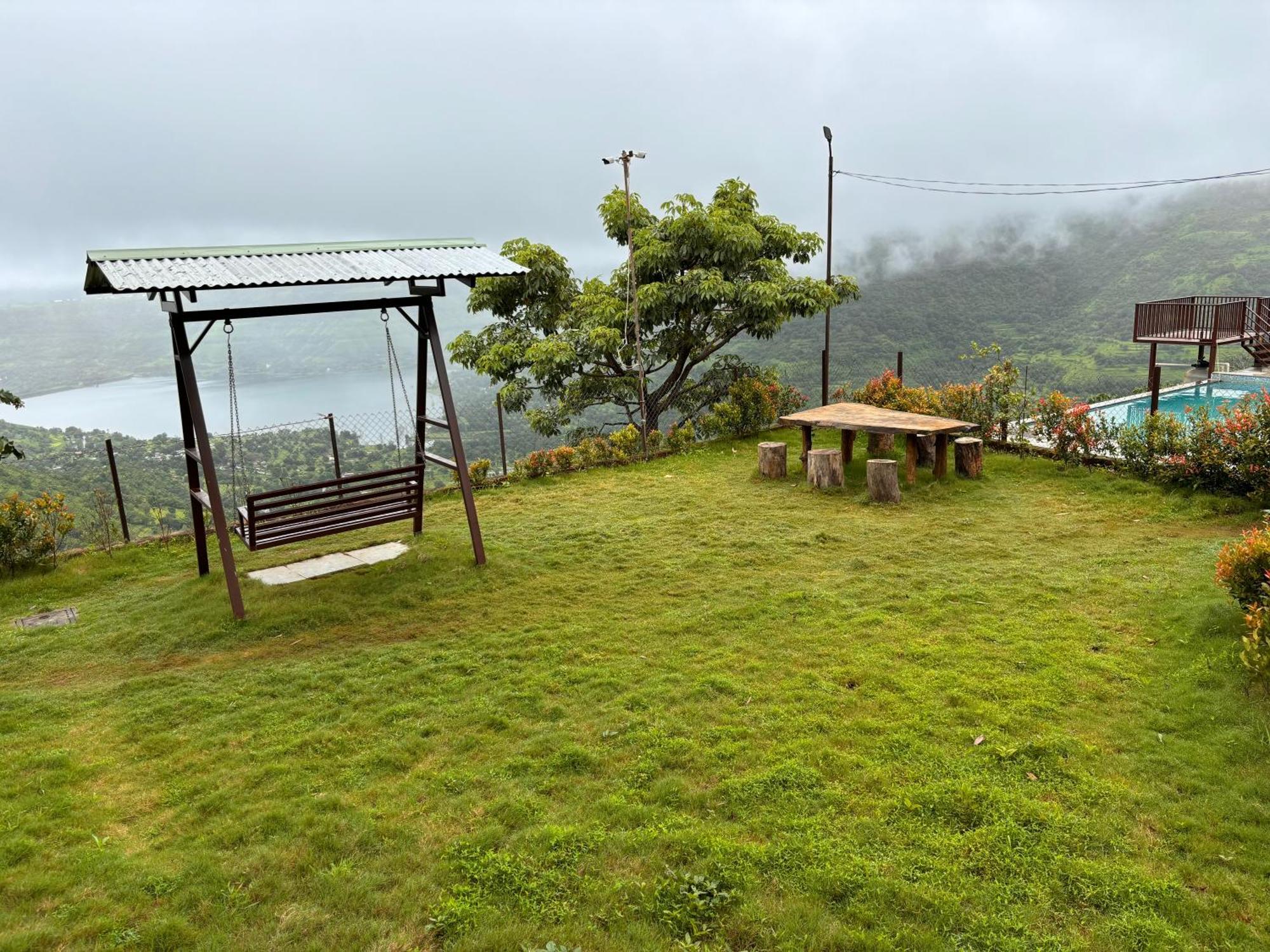 Paramount 3 Ac Bedrooms Hall Garden With Lake View Panchgani Eksteriør bilde