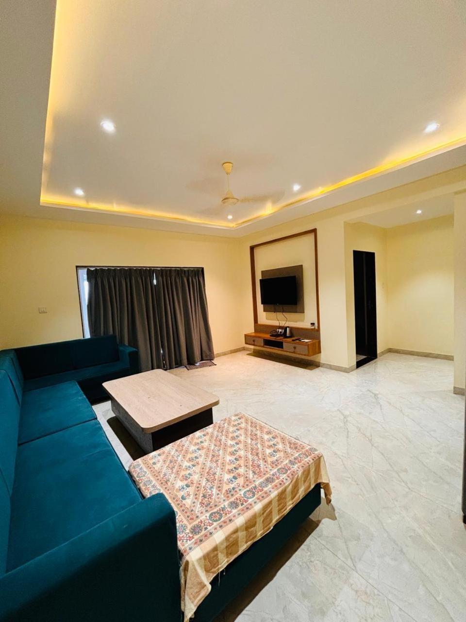 Paramount 3 Ac Bedrooms Hall Garden With Lake View Panchgani Eksteriør bilde
