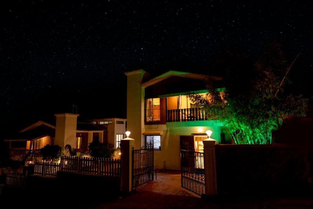 Paramount 3 Ac Bedrooms Hall Garden With Lake View Panchgani Eksteriør bilde