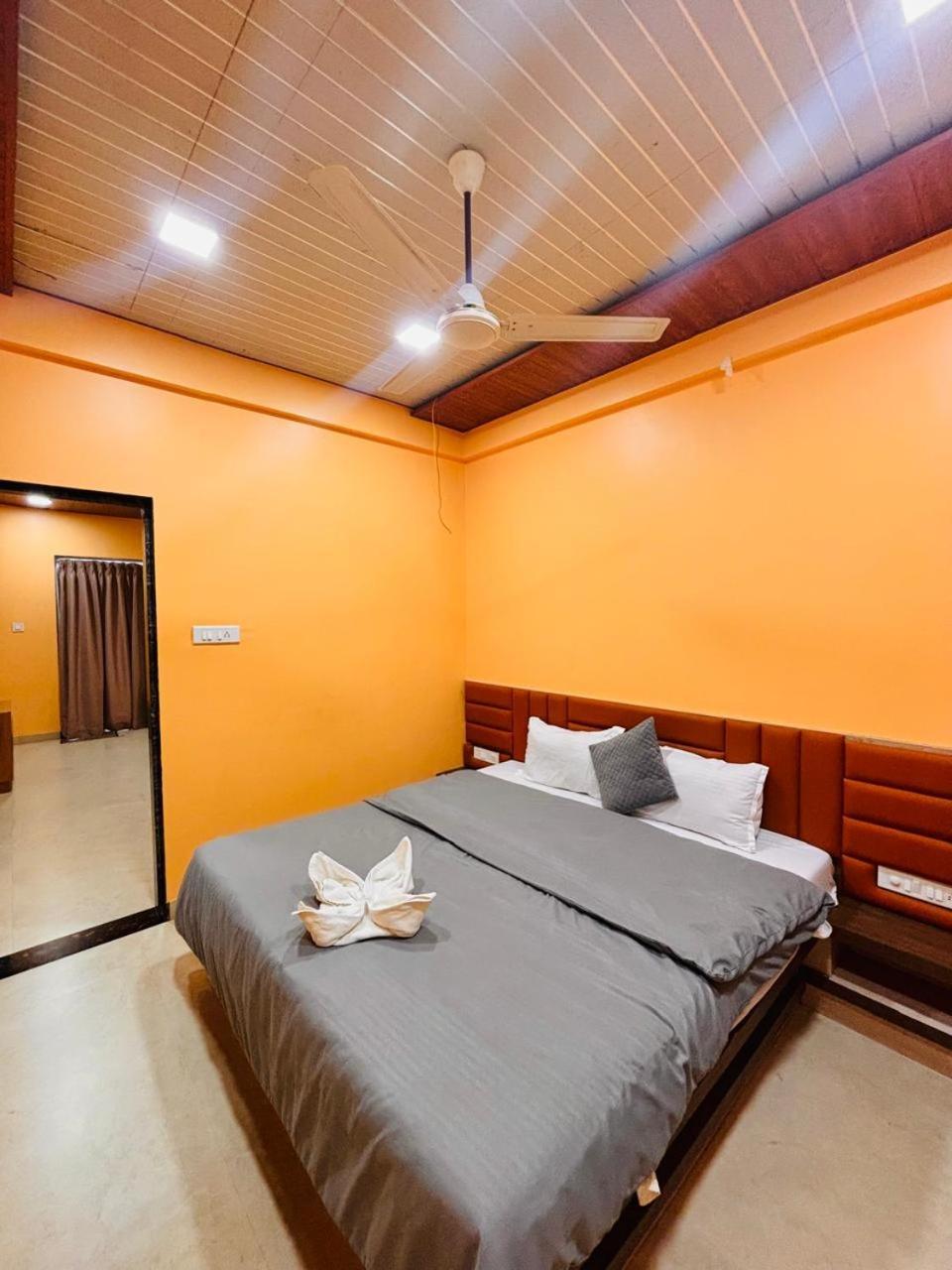 Paramount 3 Ac Bedrooms Hall Garden With Lake View Panchgani Eksteriør bilde